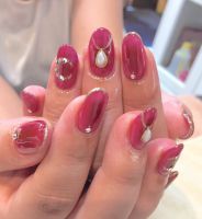 パールしずくストーンで可愛さUPムーンネイル