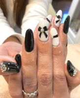 リボンネイルモノトーンカラーで大人な感じ